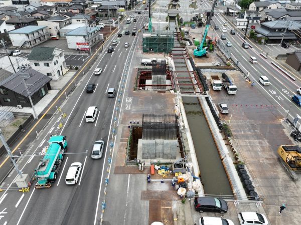 紫竹山道路　栗ノ木高架橋下部(上りP7-8)工事 写真